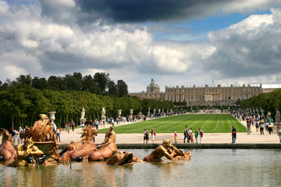 自撮り棒、ベルサイユ宮殿でも使用禁止に