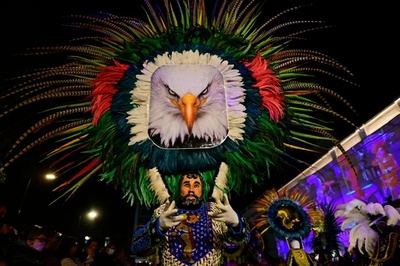 伝統の仮面で祝うカーニバル「ウエウエ」 メキシコ