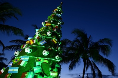 W杯組み合わせ抽選会前日、特別なクリスマスツリーが登場