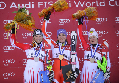 ザロブスカ 女子回転第2戦を制す