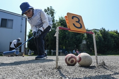 Japan's elderly 'gateball' players unbeaten by the heat