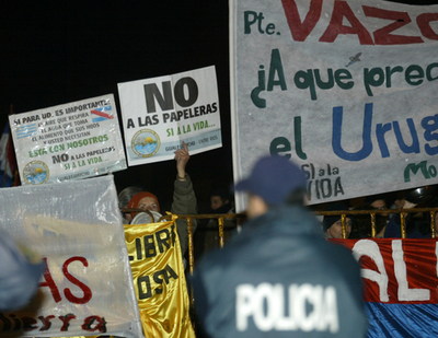 アルゼンチンのパルプ工場建設案、交渉決裂でまたもデモ - ウルグアイ
