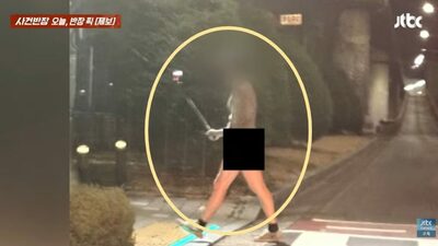 韓国・自撮り棒を手に深夜の路上を徘徊する「顔を隠した半裸の男」…警察が追跡