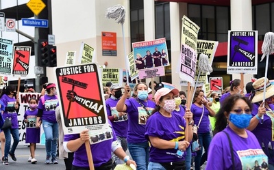 「エッセンシャルワーク」に対価を、コロナ禍支えた清掃員らデモ 米