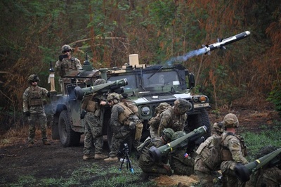 対戦車ミサイル「ジャベリン」 米比両軍、演習で発射