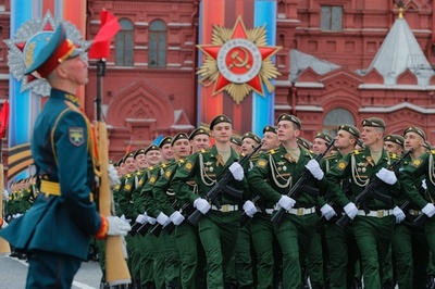 ロシア・モスクワで戦勝記念日の軍事パレード