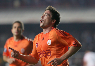 ガラタサライ ホームで初戦を飾る