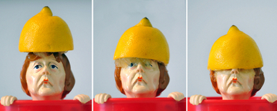 首相の頭でレモン絞り、物悲しいフルーツ絞り器登場