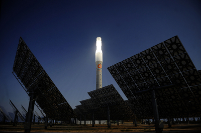 スペインの集光型太陽熱発電所「ヘマソラール」