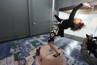 セルフィーの歴史と文化を探る、期間限定の美術館 米