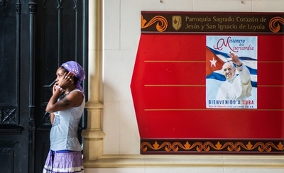 キューバ政府、「民主主義」などの単語含むSMSをブロックか