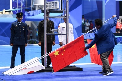 金メダルの孫楊怒り、競泳表彰式で中国国旗が落下 アジア大会