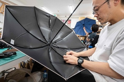 Heat brings hope for Tokyo's handmade umbrella maker