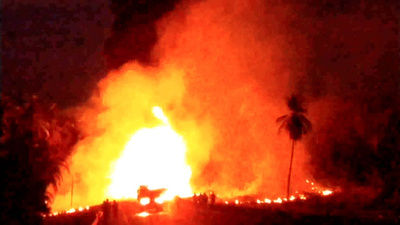 観光バスと石油タンクローリーが衝突、24人死亡 メキシコ