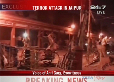 インド西部で連続爆発事件、死者80人