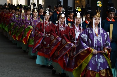 装束姿の新成人…国学院大学で「成人加冠式」