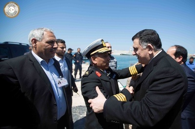 リビア暫定首相が首都入りも先行き暗雲、テレビ局を武装集団襲撃