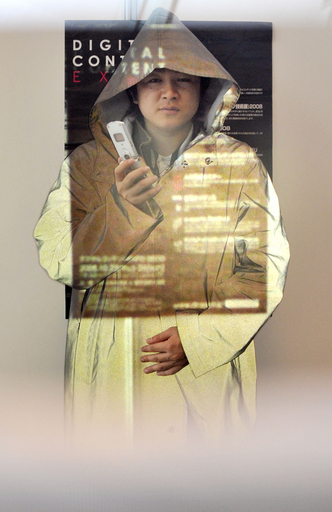 デジタルエキスポに「透明人間コート」登場