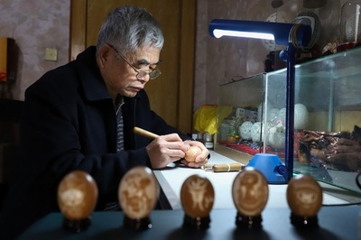 貴州・貴陽の男性、卵に刻み続ける芸術 14年で約1000点