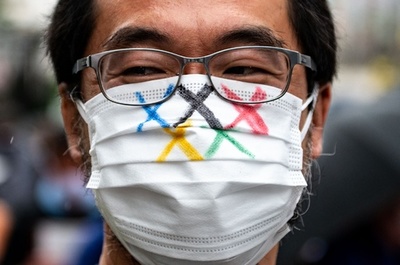 都庁前で東京五輪反対デモ