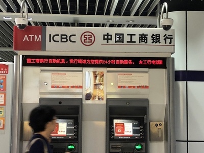 中国で電子決済の普及でATMが急減