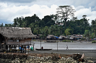 太平洋を3か月間漂流、パプアニューギニアの男性ら