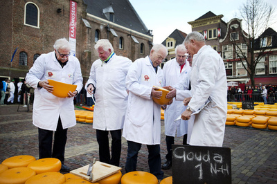 オランダ伝統のチーズ市、今年もシーズン到来