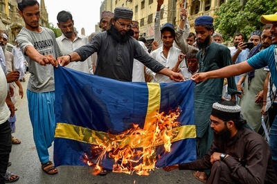 スウェーデンでのコーラン焼却に抗議 パキスタン各地でデモ