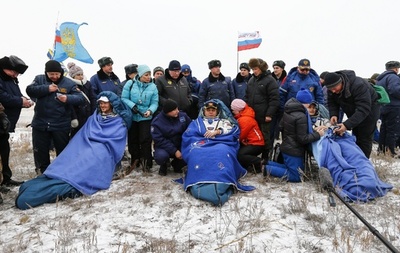 宇宙飛行士3人、ISSから地球に帰還