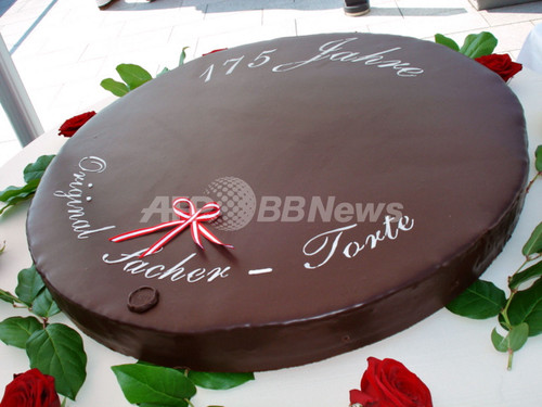 歌姫カバリエ 175歳のザッハトルテと 誕生日 オーストリア 写真4枚 ファッション ニュースならmode Press Powered By Afpbb News