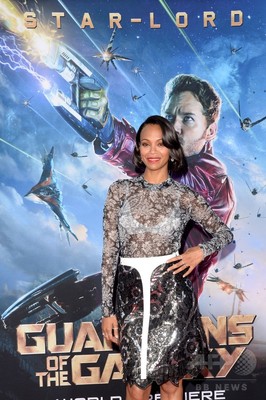 ゾーイ サルダナ 映画 ガーディアンズ オブ ギャラクシー のプレミア試写会に着用したのは 写真8枚 ファッション ニュースならmode Press Powered By Afpbb News