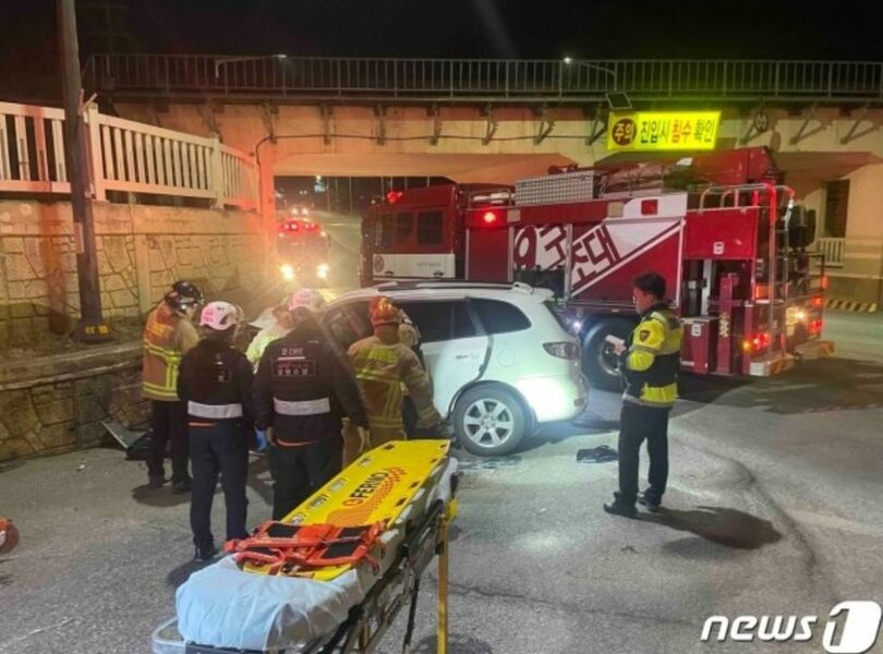 8日未明、江原道東海で発生した交通死亡事故現場（江原道消防本部提供）(c)news1