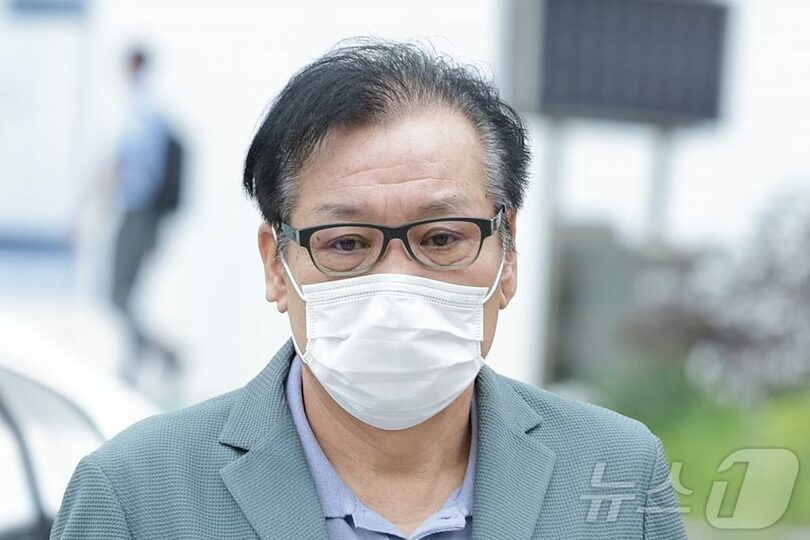 21日、ソウルの特別検察官チームの事務所に出頭するチョン・ソンベ氏(c)news1