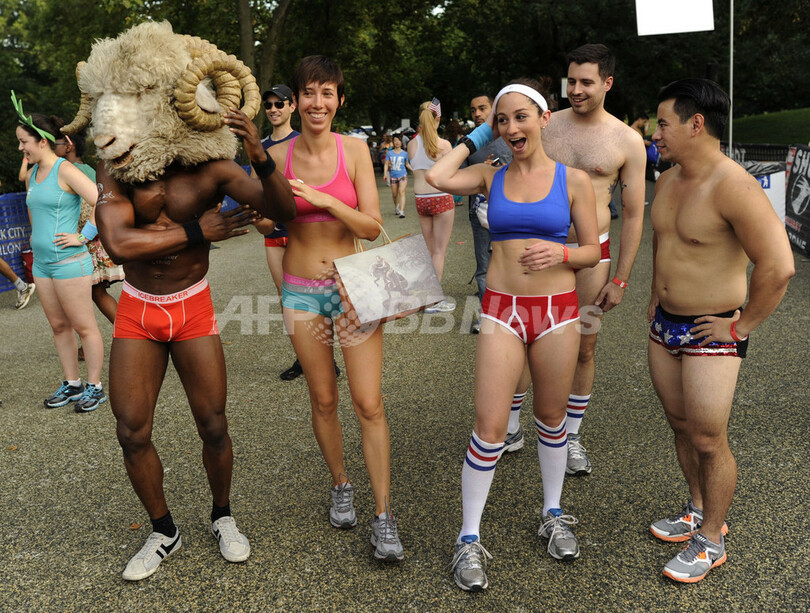 下着姿でダッシュ、NYセントラルパーク