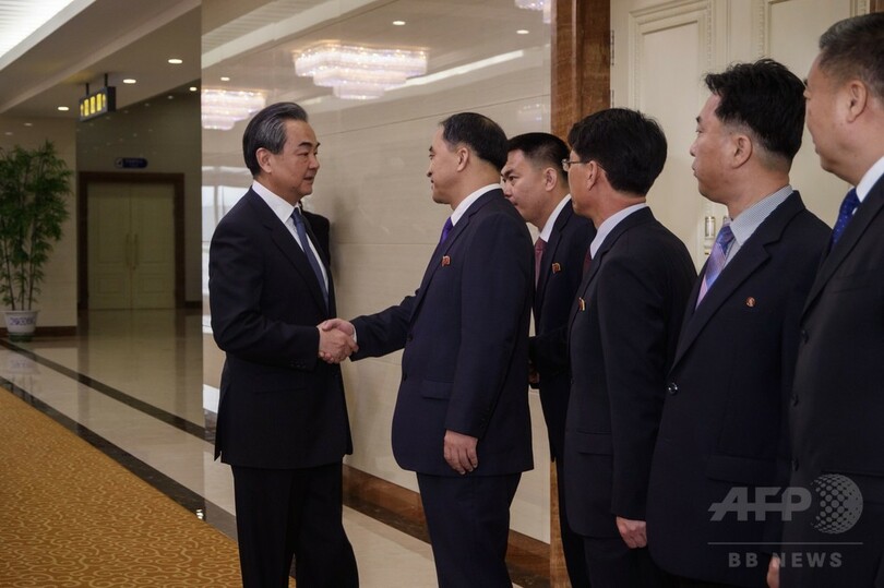 中国外相が北朝鮮訪問 平壌に到着