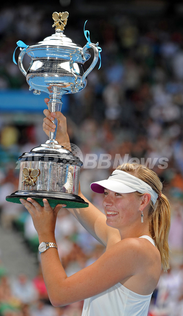 シャラポワ イワノビッチ降し全豪初制覇