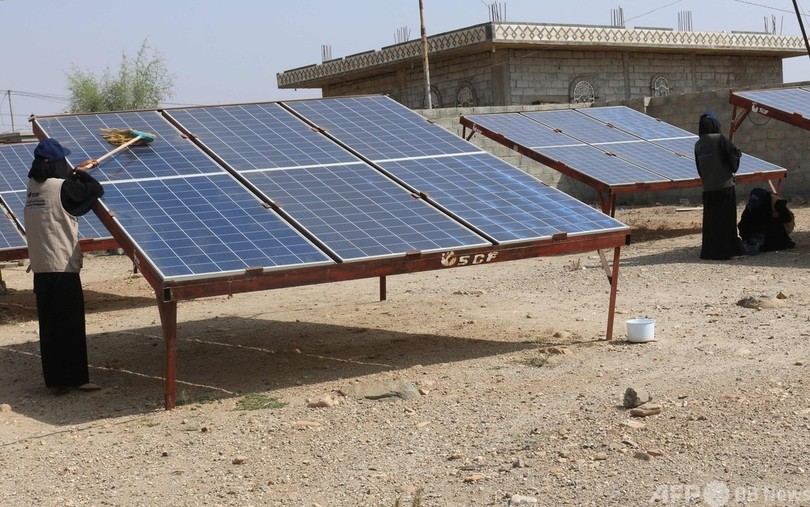 女性だけの太陽光発電所 イエメン内戦に苦しむ家々に光