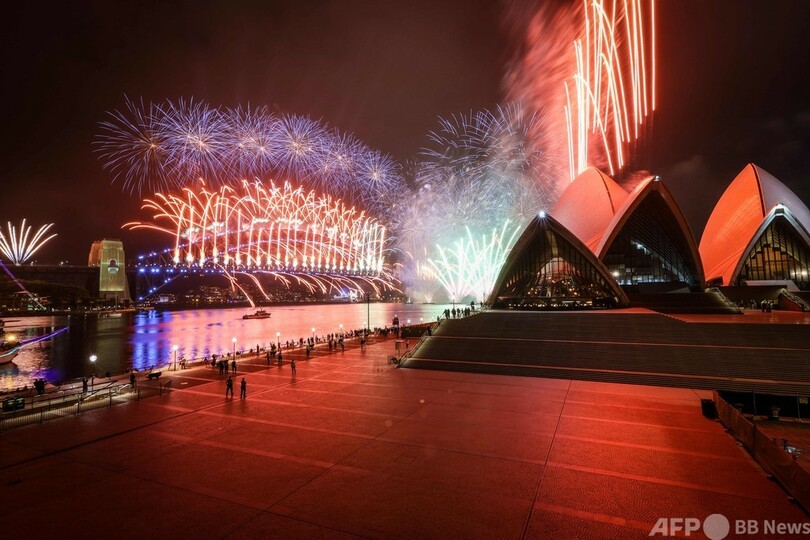 ロックダウン下の新年、世界各地で祝賀