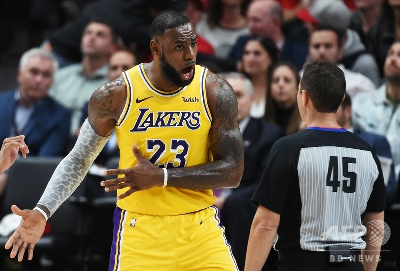 レブロン、レイカーズ初戦は黒星 豪快ダンク含む26得点も実らず