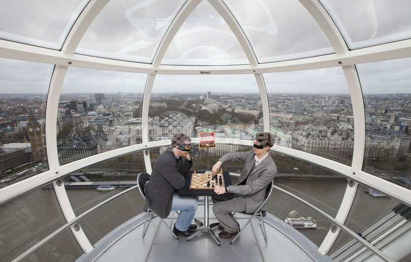 ロンドンの空中で「目隠し」チェス、名人ならでは？