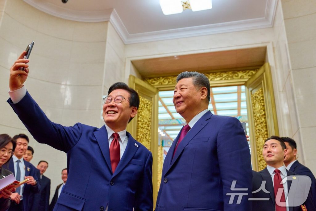 抗日」で急接近、でも「日米韓分断」工作は負担…中国が仕掛ける「歴史