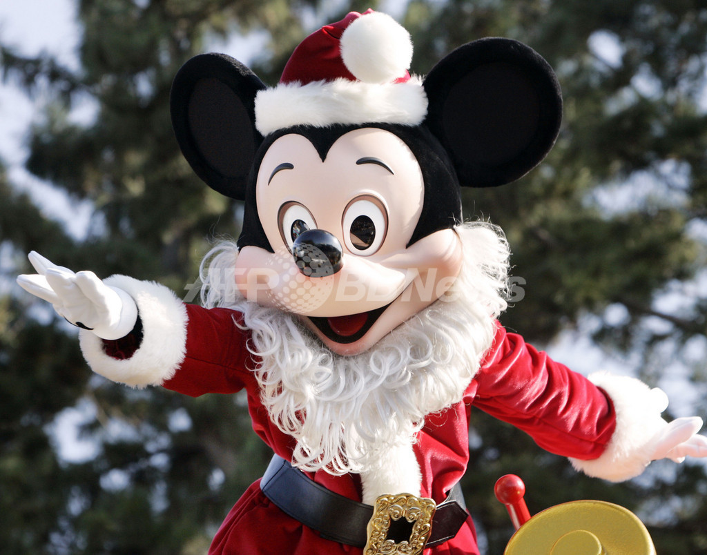 Tdlで開催中のクリスマス向けパレード サンタクロース姿のミッキーマウスも 写真5枚 国際ニュース Afpbb News