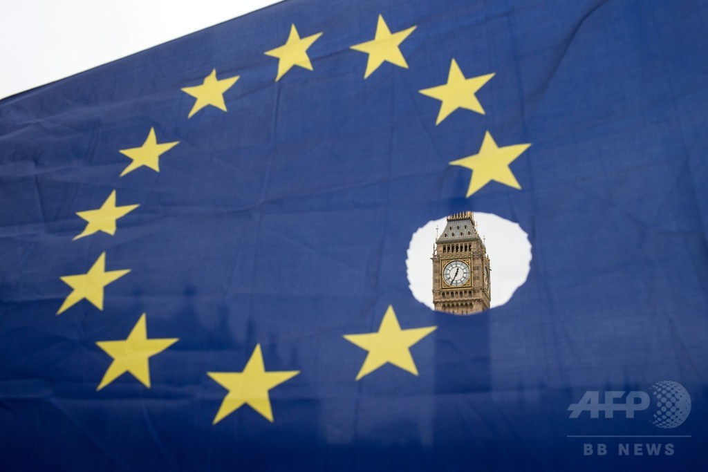 英EU離脱法が成立、来年3月29日午後11時の離脱を規定 英EU離脱法が成立、来年3月29日午後11時の離脱を規定
