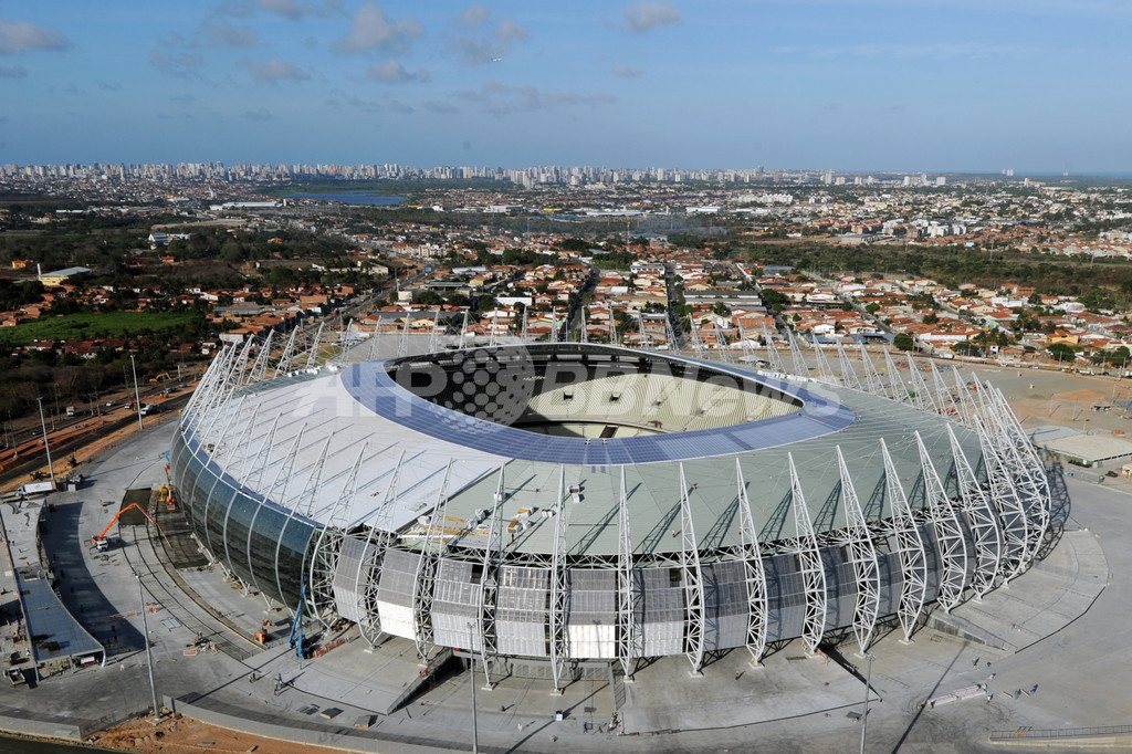 ブラジルW杯会場でサポーター衝突、2人死亡 ブラジルW杯会場でサポーター衝突、2人死亡