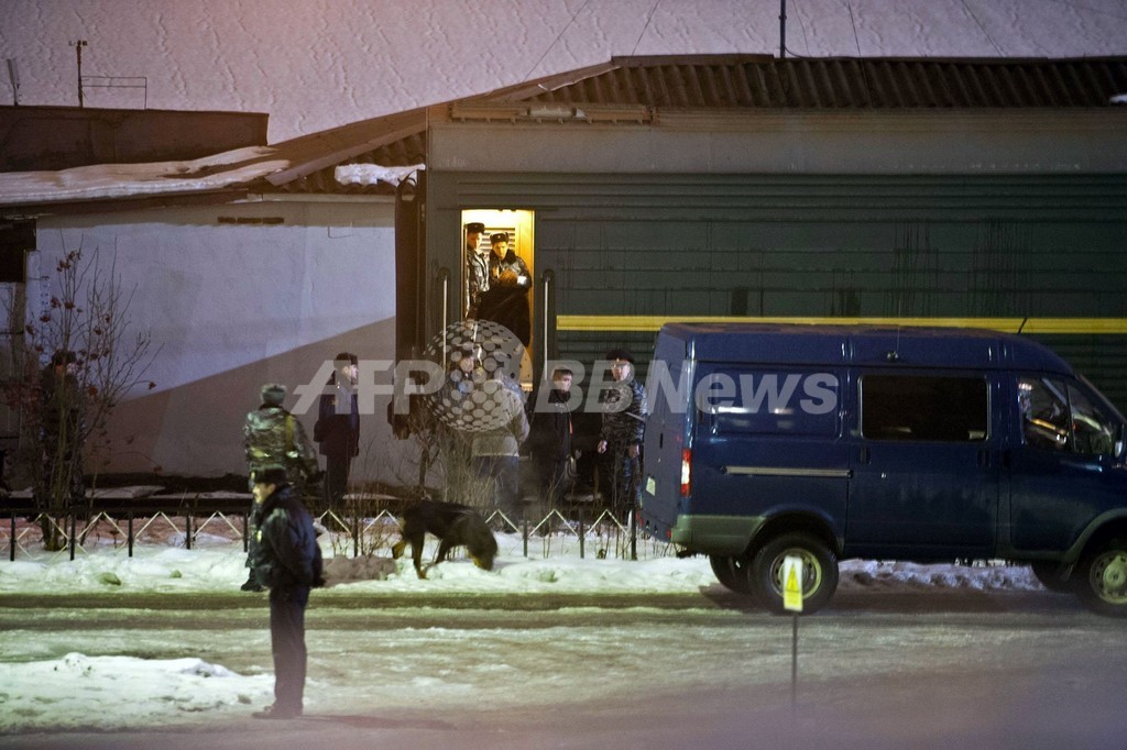 露、グリーンピース活動家をサンクトペテルブルクに移送 写真1枚 国際ニュース：AFPBB News