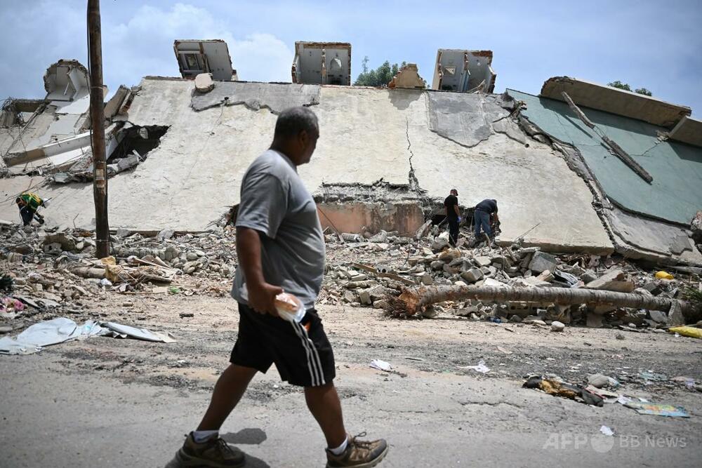 ベネズエラ地震、死者3342人に 身元不明遺体の埋葬開始