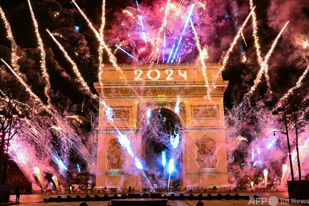 how to watch paris new years eve