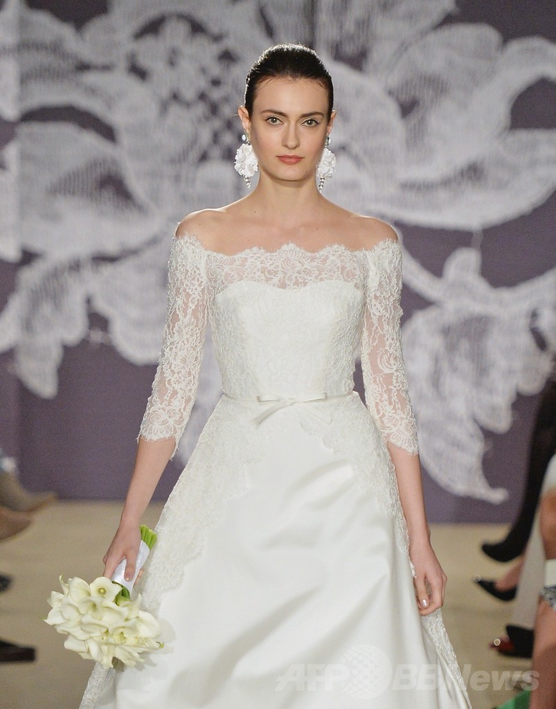 ＜15年春夏ブライダル・コレクション＞キャロリーナ ヘレラ