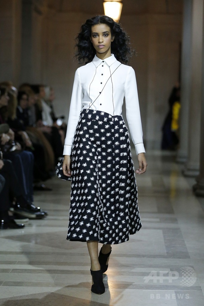 「キャロリーナ ヘレラ」16/17年秋冬コレクション