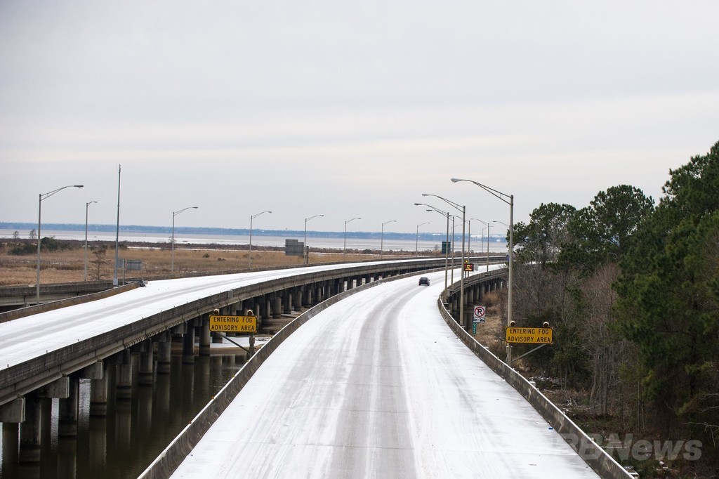 米南部に異例の吹雪、交通まひで数千人立ち往生